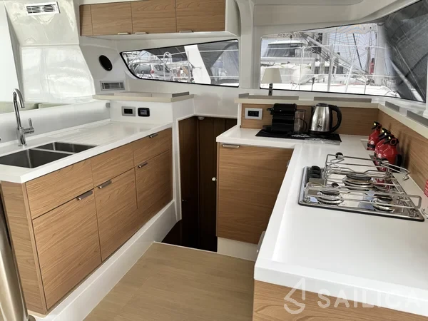 Bali 4.2 - Yacht Charter Sailica