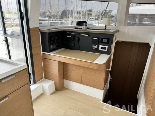 Bali 4.2 - Yacht Charter Sailica