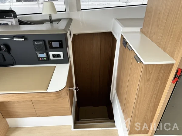 Bali 4.2 - Yacht Charter Sailica