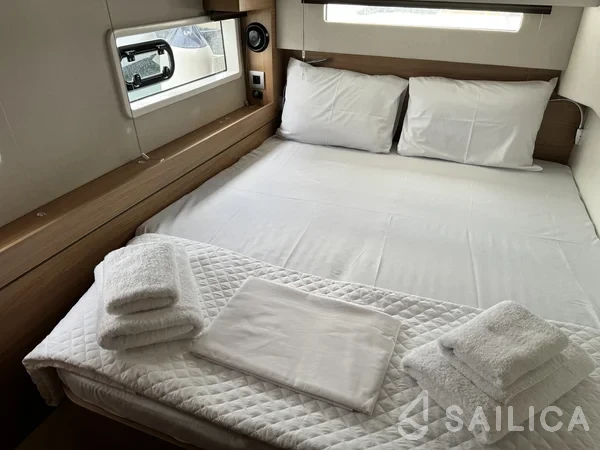Bali 4.2 - Yacht Charter Sailica