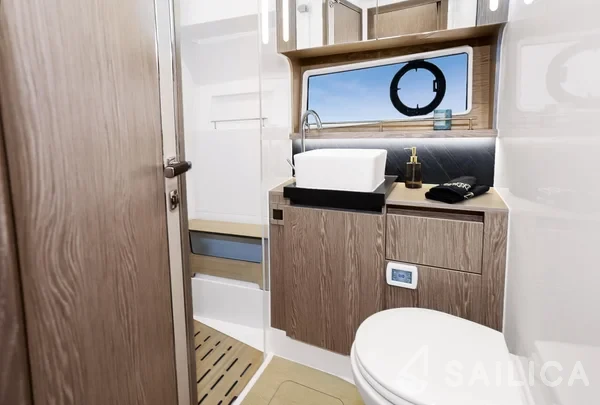 Sealine F430 - Yacht Charter Sailica