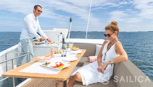 Sealine F430 - Yacht Charter Sailica