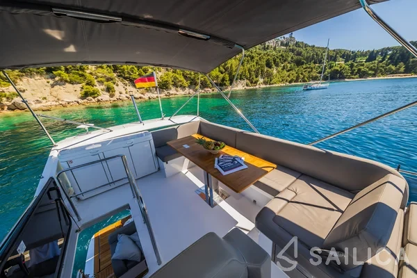Sealine F430 - Yacht Charter Sailica