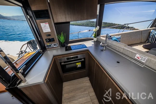 Sealine F430 - Yacht Charter Sailica