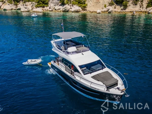 Sealine F430 - Yacht Charter Sailica