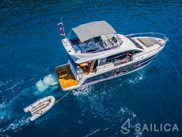 Sealine F430 - Yacht Charter Sailica