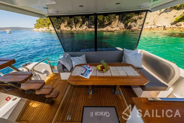 Sealine F430 - Yacht Charter Sailica