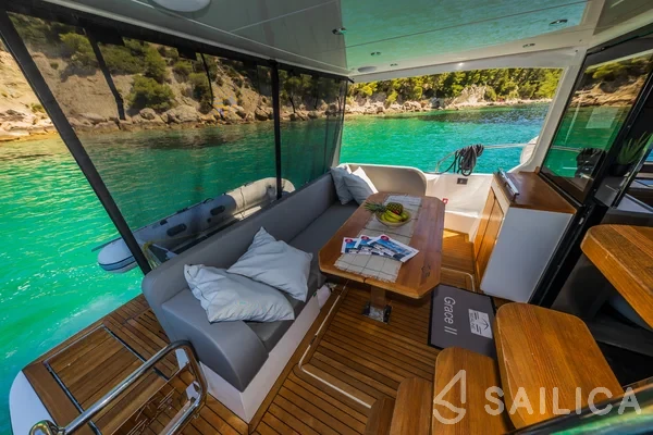 Sealine F430 - Yacht Charter Sailica