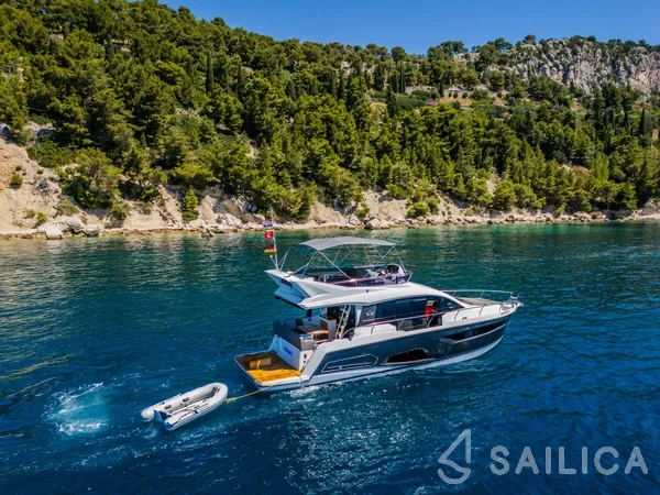 Sealine F430 - Yacht Charter Sailica