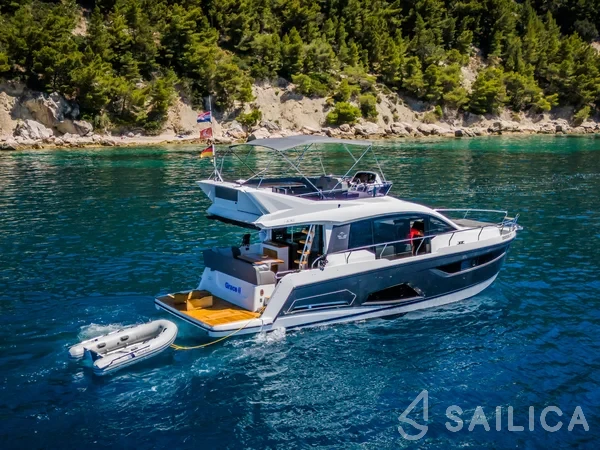 Sealine F430 - Yacht Charter Sailica