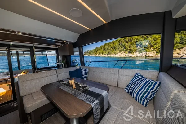 Sealine F430 - Yacht Charter Sailica