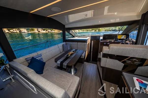 Sealine F430 - Yacht Charter Sailica