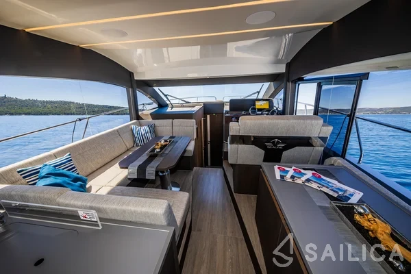 Sealine F430 - Yacht Charter Sailica