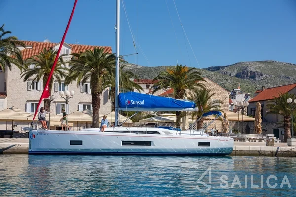 Oceanis 46.1 - Yacht Charter Sailica