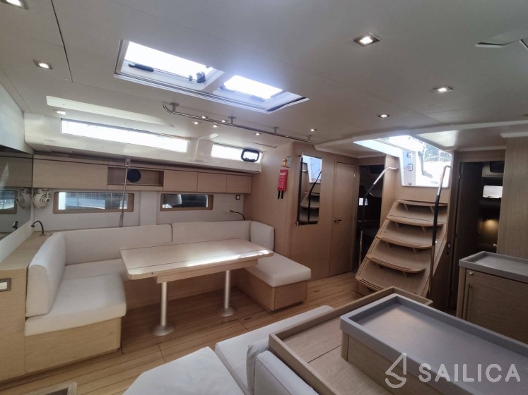 Oceanis 51.1 - Yacht Charter Sailica