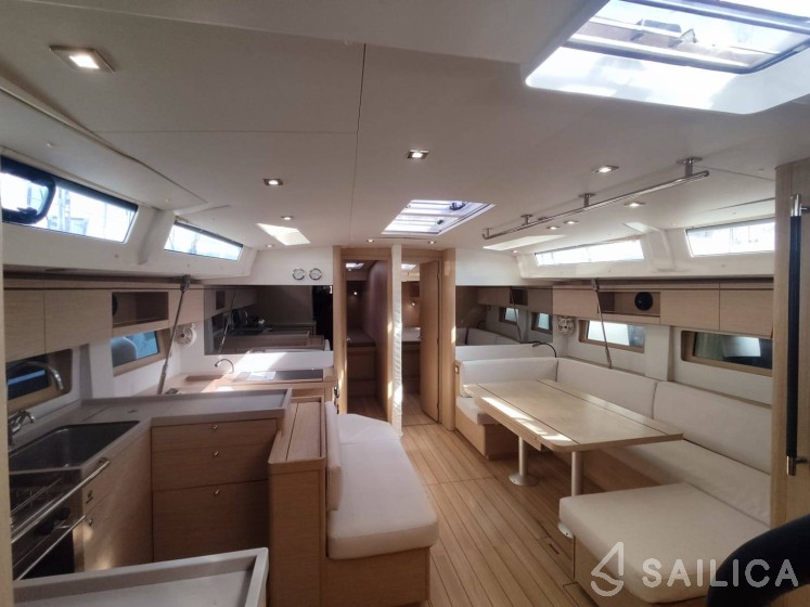 Oceanis 51.1 - Yacht Charter Sailica