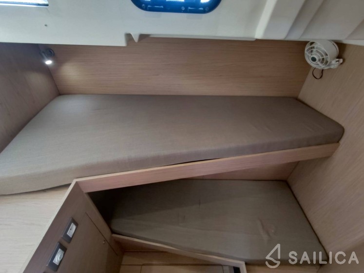 Oceanis 51.1 - Yacht Charter Sailica