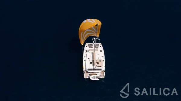 Astréa 42 - Yacht Charter Sailica