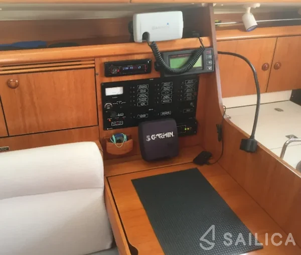 Sun Odyssey 32 - Yacht Charter Sailica