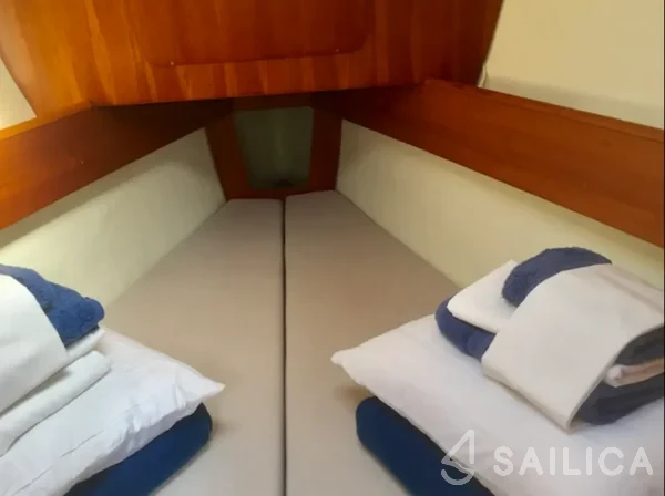 Sun Odyssey 32 - Yacht Charter Sailica