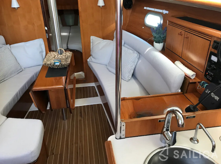 Sun Odyssey 32 - Yacht Charter Sailica