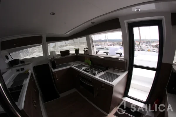 Bali 4.2 - Yacht Charter Sailica