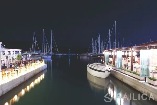 Bavaria S29 - Yacht Charter Sailica