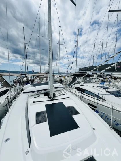 Bavaria C38 - Photo #27 Bavaria C38 - Yacht Charter Sailica