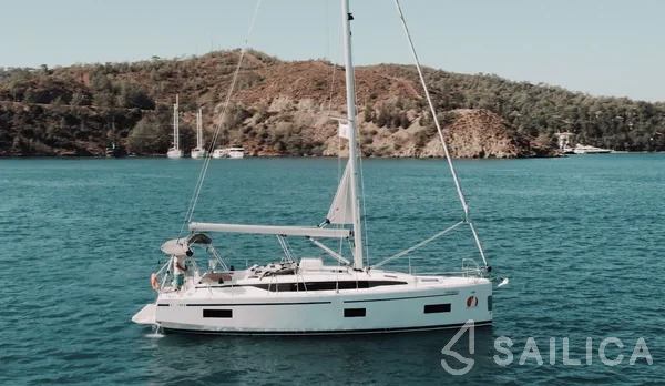 Bavaria C38 - Yacht Charter Sailica