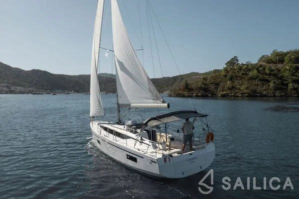 Bavaria C38 - Yacht Charter Sailica