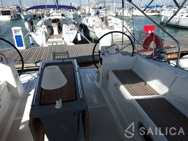 Oceanis 48 - Yacht Charter Sailica
