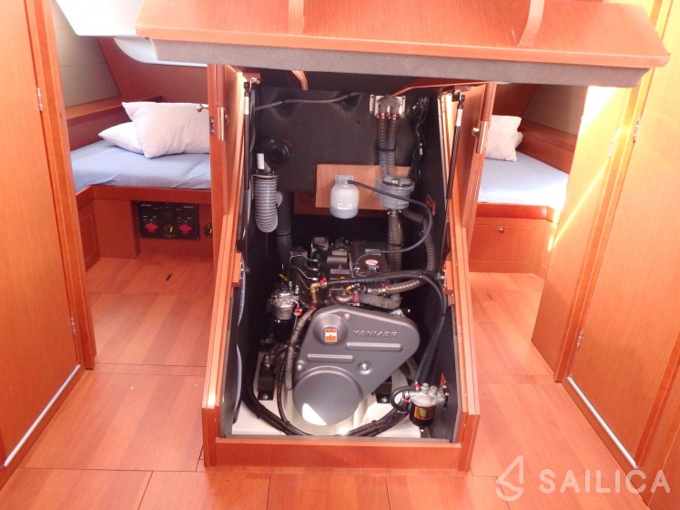 Oceanis 48 - Yacht Charter Sailica