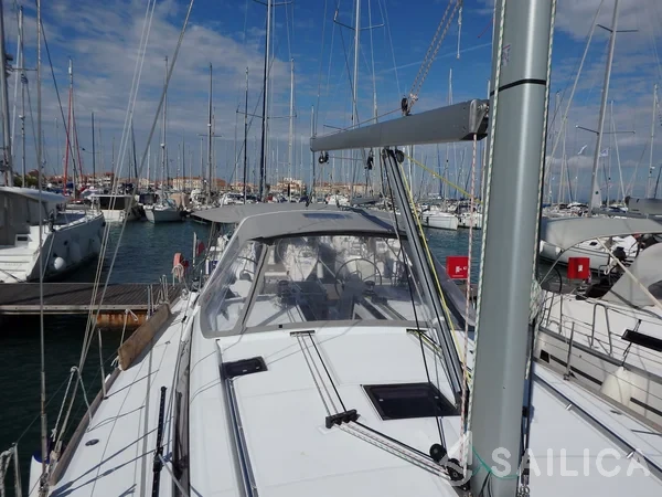 Oceanis 48 - Yacht Charter Sailica