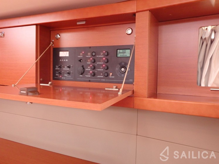 Oceanis 48 - Yacht Charter Sailica