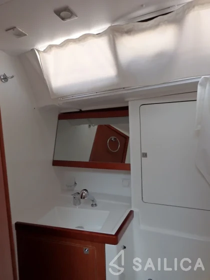 Oceanis 48 - Yacht Charter Sailica