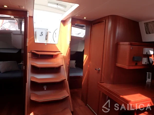 Oceanis 48 - Yacht Charter Sailica