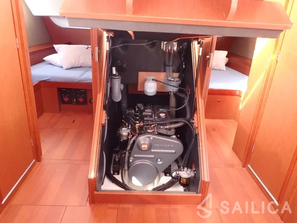 Oceanis 48 - Yacht Charter Sailica