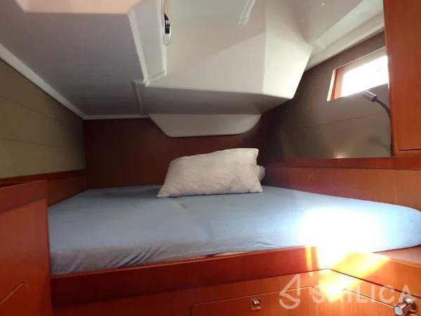 Oceanis 48 - Yacht Charter Sailica