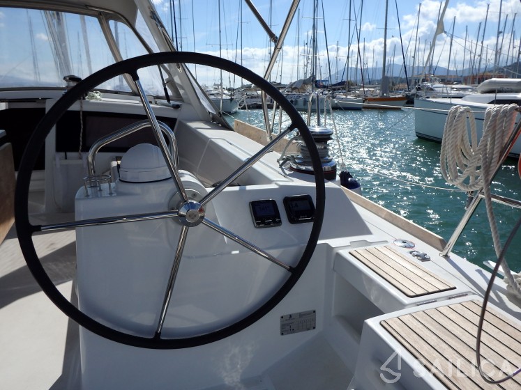 Oceanis 48 - Yacht Charter Sailica