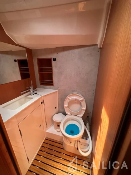 Bavaria C42 - Yacht Charter Sailica
