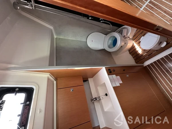 Bavaria C42 - Yacht Charter Sailica