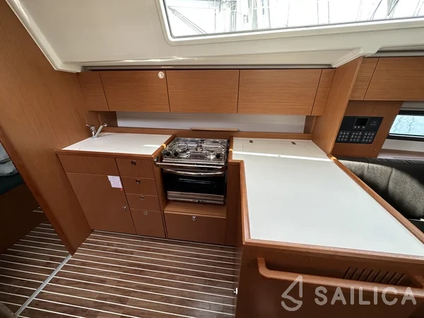Bavaria C42 - Yacht Charter Sailica