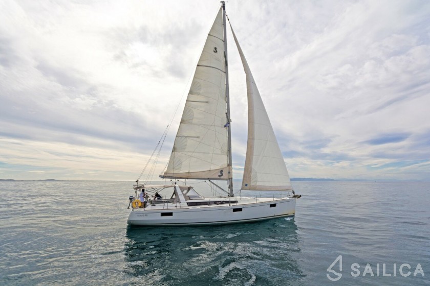 Oceanis 48 - 5 cab. - Yacht Charter Sailica