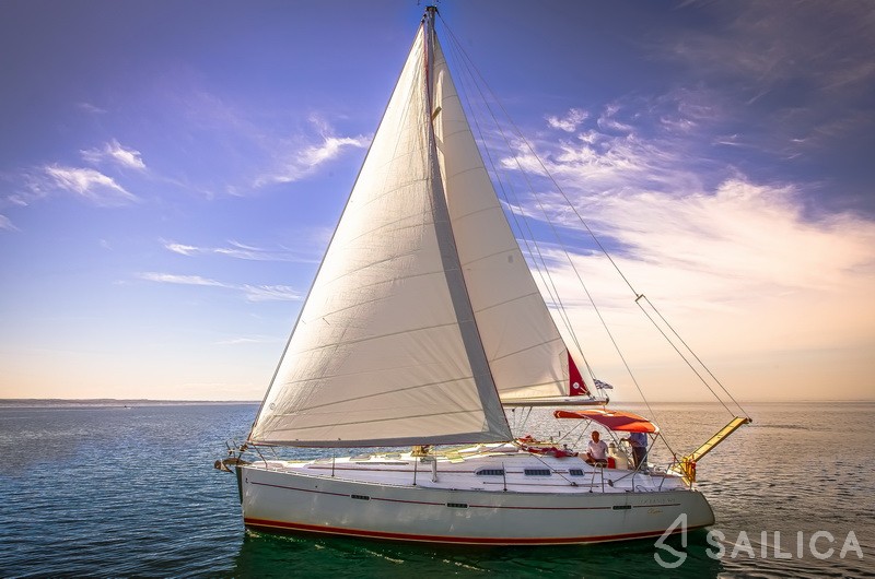 Oceanis 393 Clipper - Yacht Charter Sailica