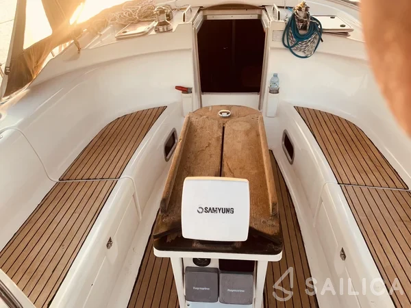 Bavaria 42 Cruiser - Yacht Charter Sailica