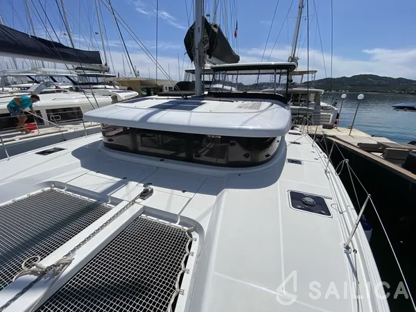 Lagoon 42 - Yacht Charter Sailica
