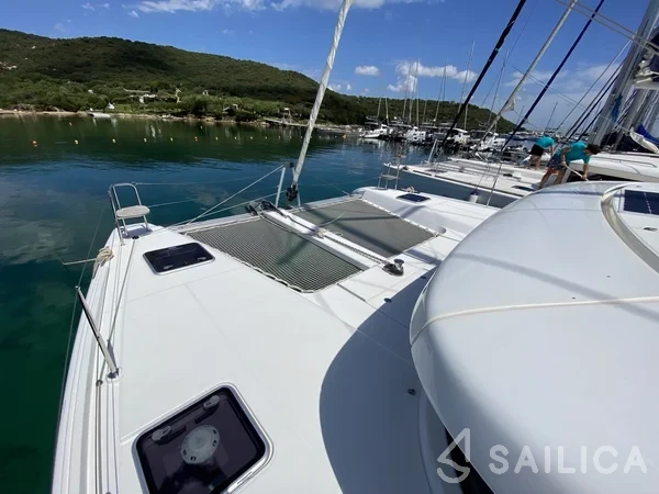 Lagoon 42 - Yacht Charter Sailica