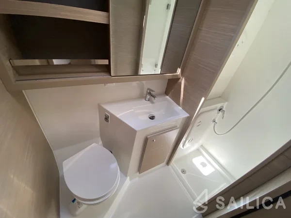 Lagoon 42 - Yacht Charter Sailica