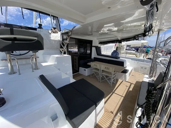 Lagoon 42 - Yacht Charter Sailica