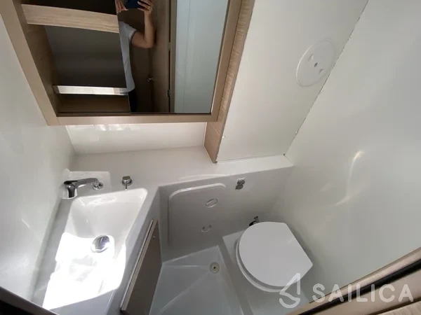 Lagoon 42 - Yacht Charter Sailica